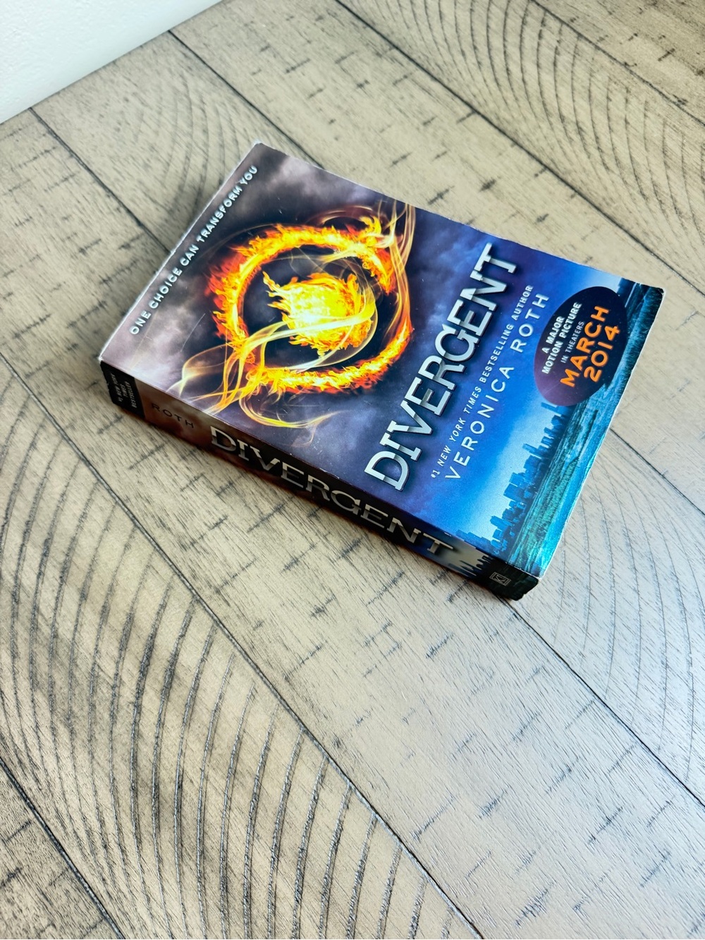 Divergent by Veronica Roth Paperback Book